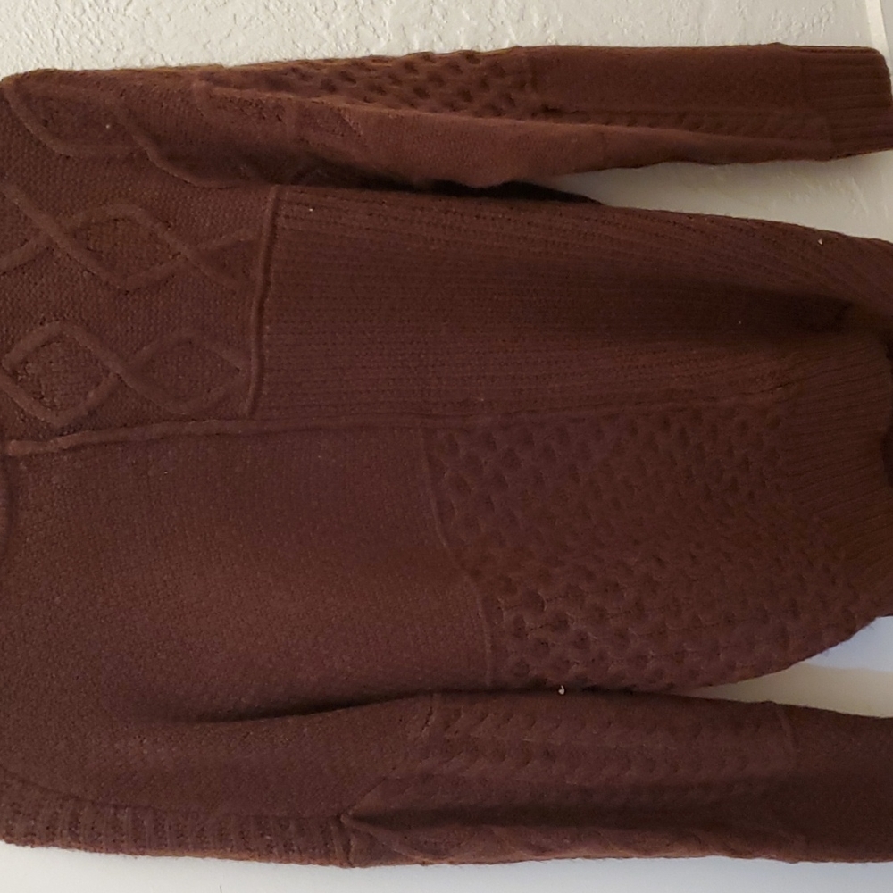 An American Eagle Outfitter brown knit sweater